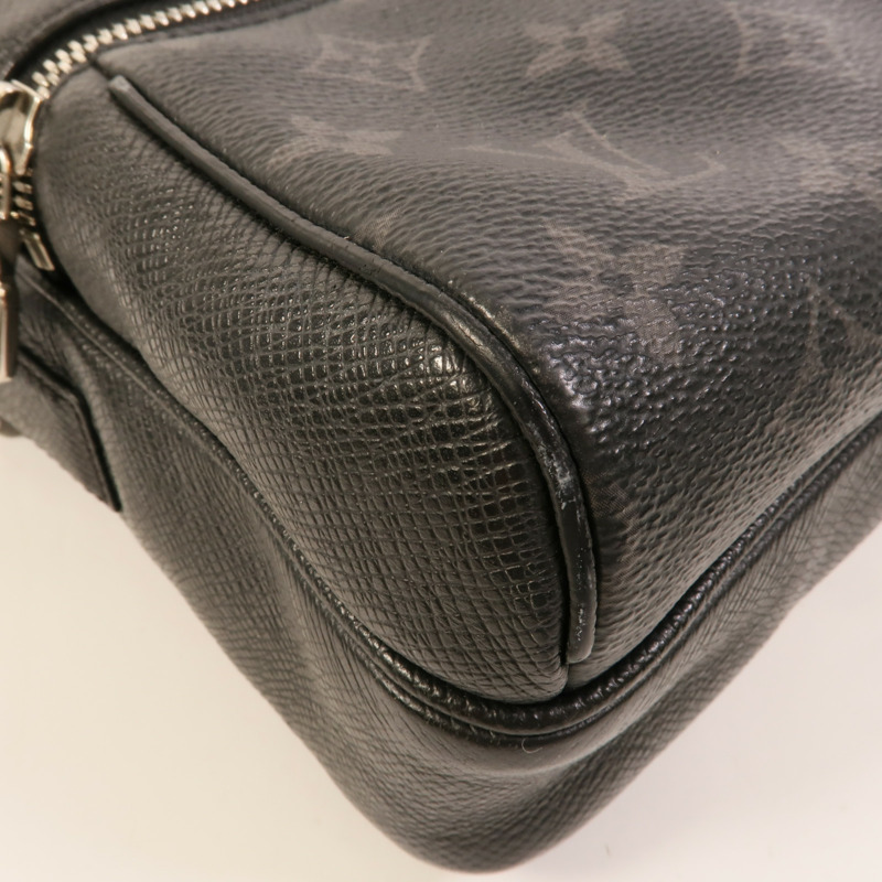 LOUIS VUITTON Monogram Eclipse/Taiga Outdoor Messenger銀扣肩背袋-4