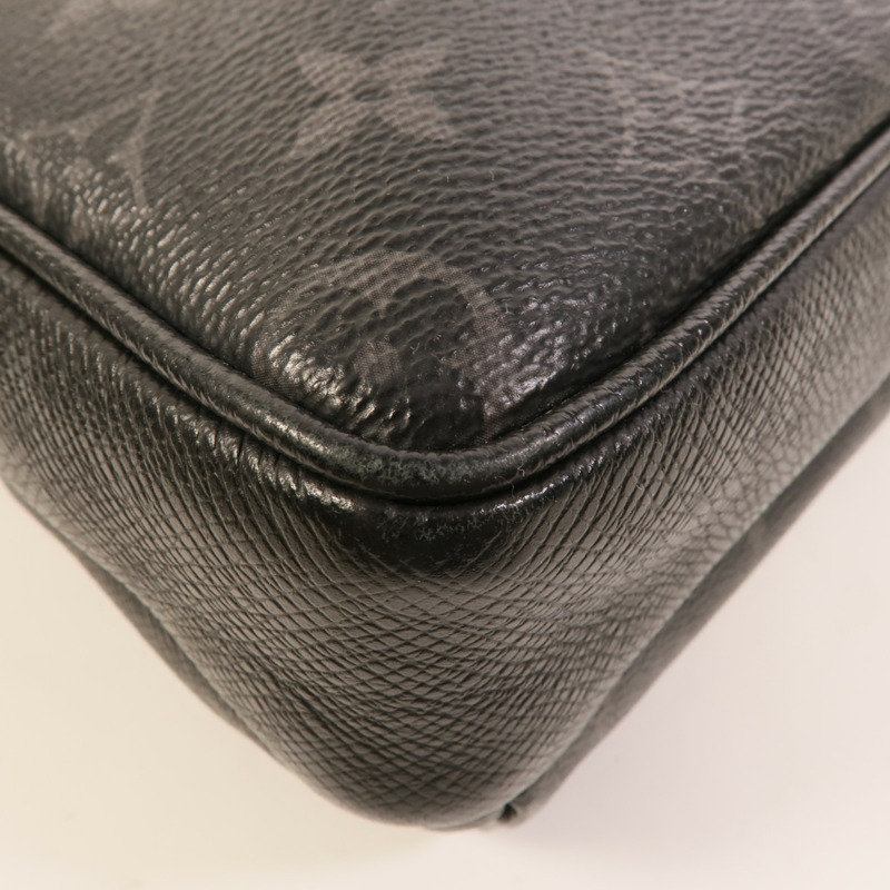 LOUIS VUITTON Monogram Eclipse/Taiga Outdoor Messenger銀扣肩背袋-6