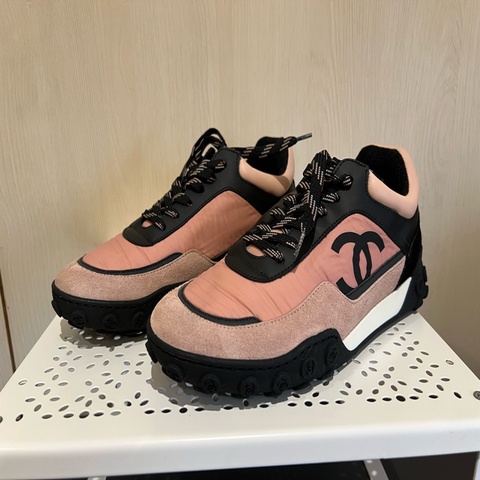 Chanel 粉色彩紋鞋帶休閒鞋（9.5新）