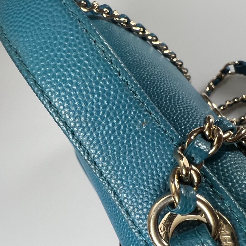 CHANEL 郵差金扣側肩包 荔枝藍 保卡款24開-9