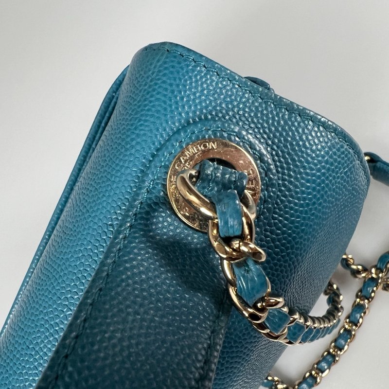 CHANEL 郵差金扣側肩包 荔枝藍 保卡款24開-10