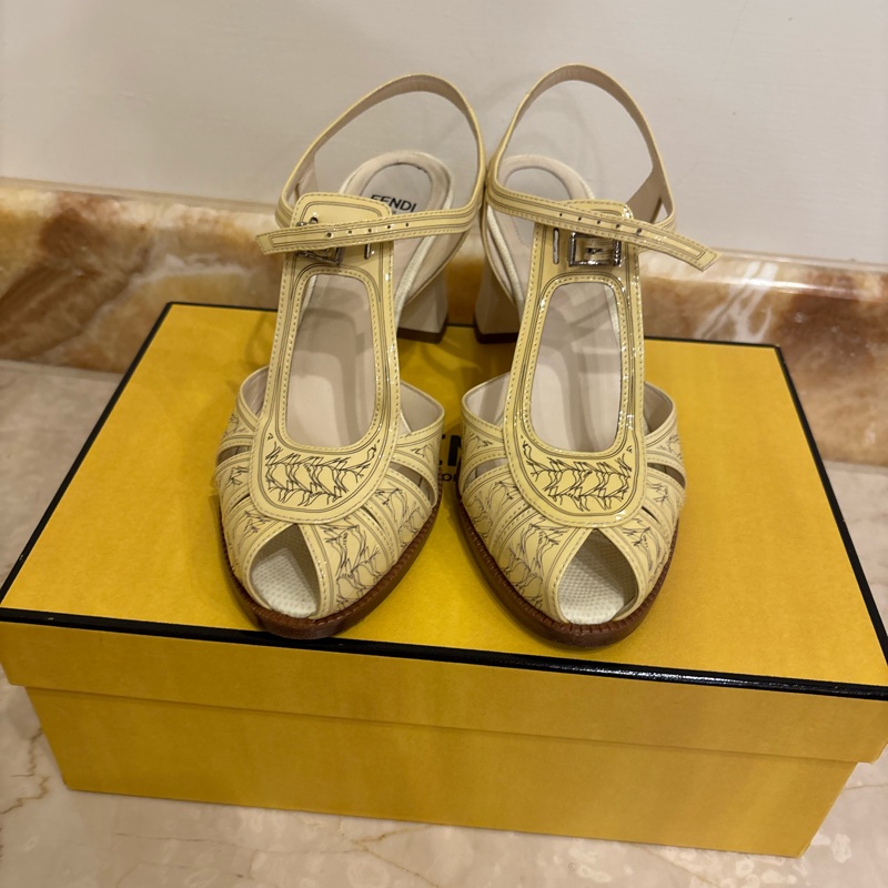 Fendi 米色37.5高跟鞋-1