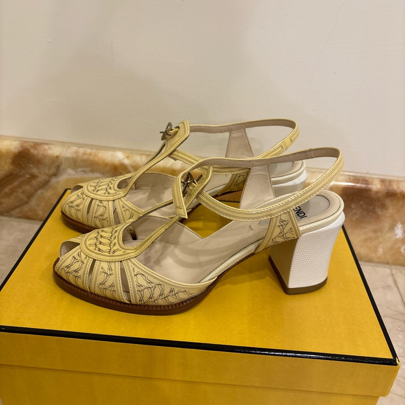 Fendi 米色37.5高跟鞋-2
