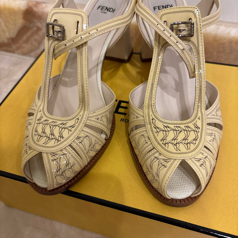 Fendi 米色37.5高跟鞋-5