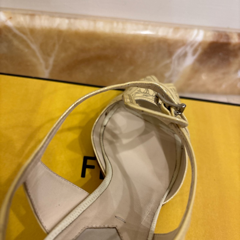 Fendi 米色37.5高跟鞋-12