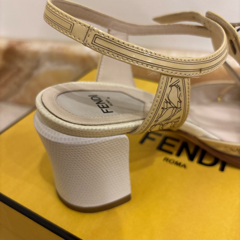 Fendi 米色37.5高跟鞋-21
