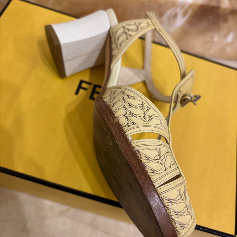 Fendi 米色37.5高跟鞋-23