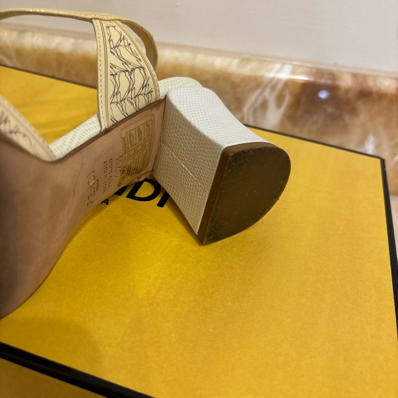 Fendi 米色37.5高跟鞋-26