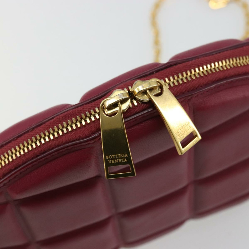 【日本直送】BOTTEGA VENETA 半月形鏈條包，皮革材質，波爾多紅金色，正品，貨號 177240A-9
