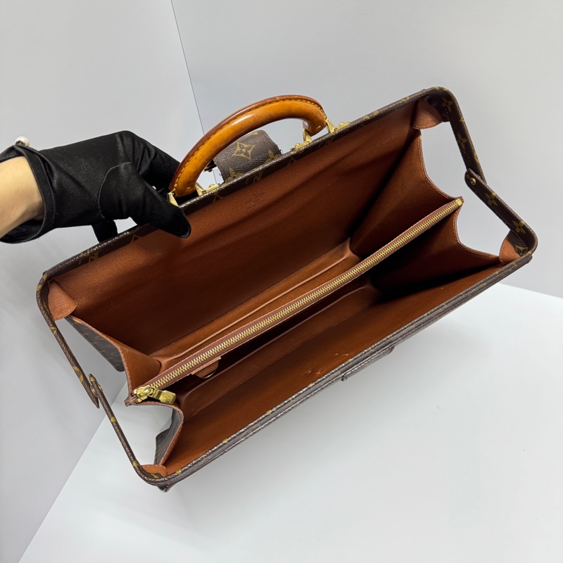 【LV 2025秀場又復刻🖋️】 LV 經典老花 硬殼公事包💼 （專櫃96,000）-10