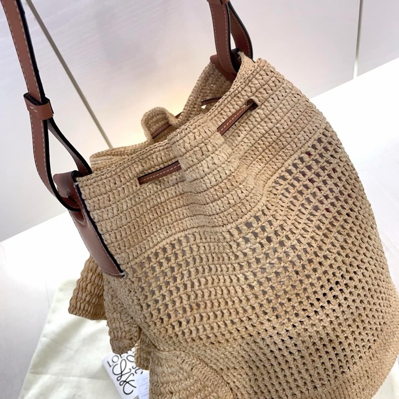 loewe 荷葉 草編 水桶包-7