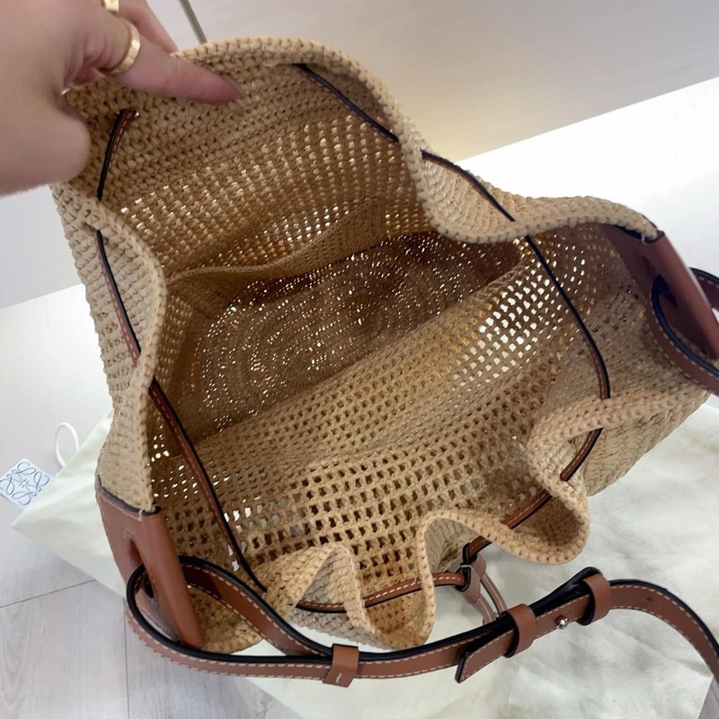 loewe 荷葉 草編 水桶包-14