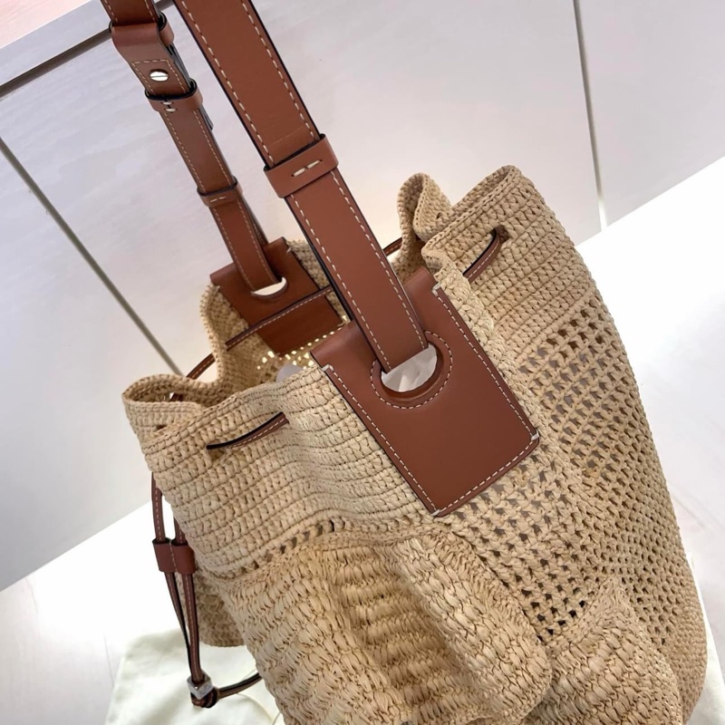 loewe 荷葉 草編 水桶包-18