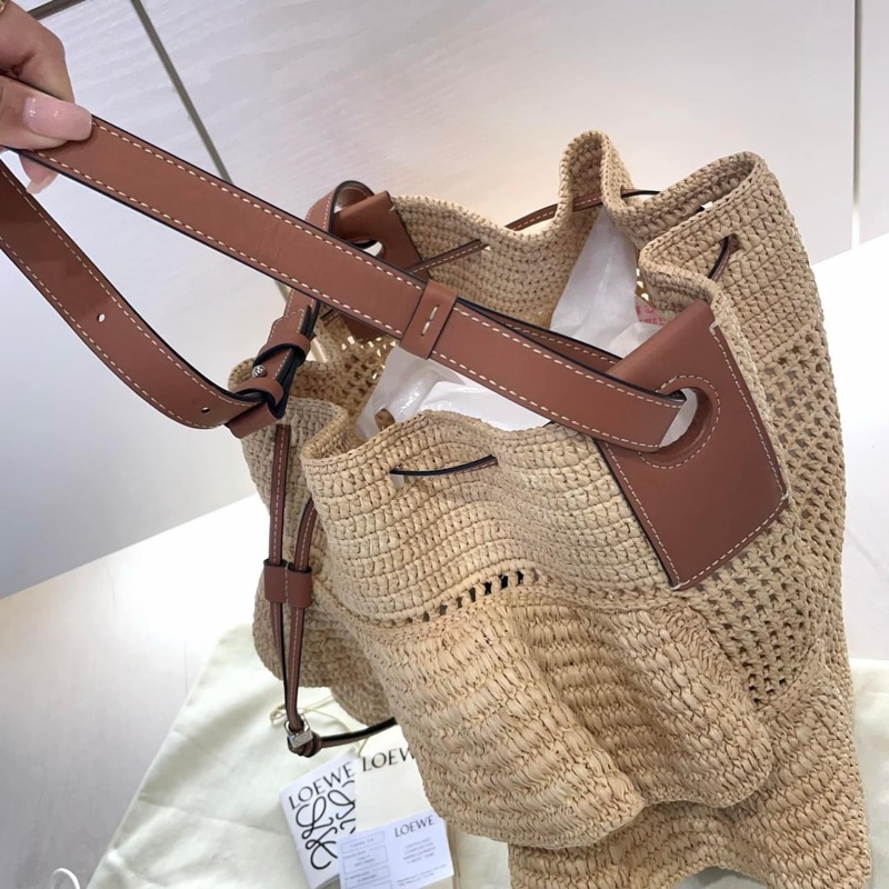loewe 荷葉 草編 水桶包-20