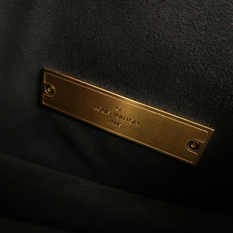 LOUIS VUITTON Monogram Reverse Mini Dauphine肩背袋-6