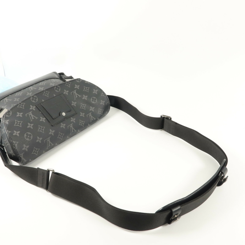 LOUIS VUITTON Monogram Eclipse Messenger PM Voyager肩背袋-7