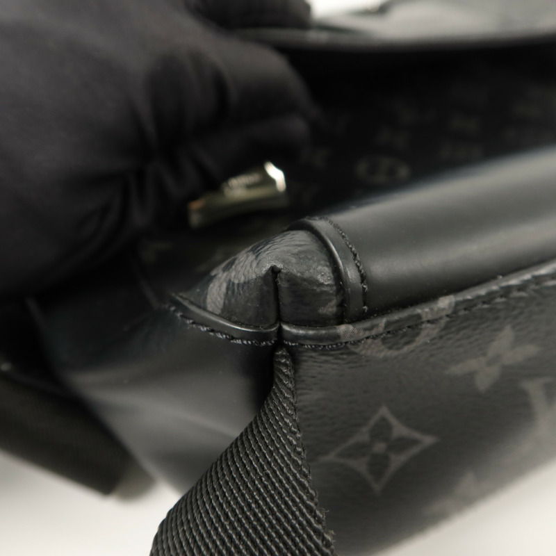 LOUIS VUITTON Monogram Eclipse Messenger PM Voyager肩背袋-11
