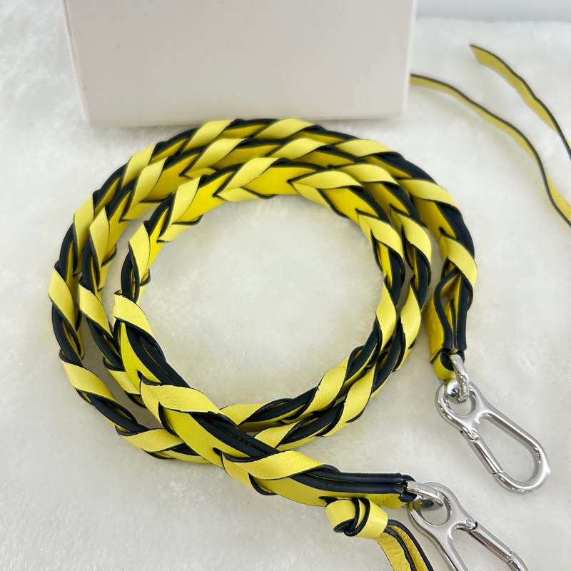 Loewe 全皮編織斜背帶-2