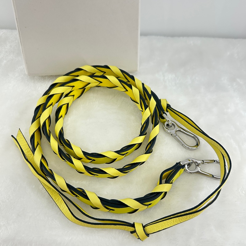 Loewe 全皮編織斜背帶-3