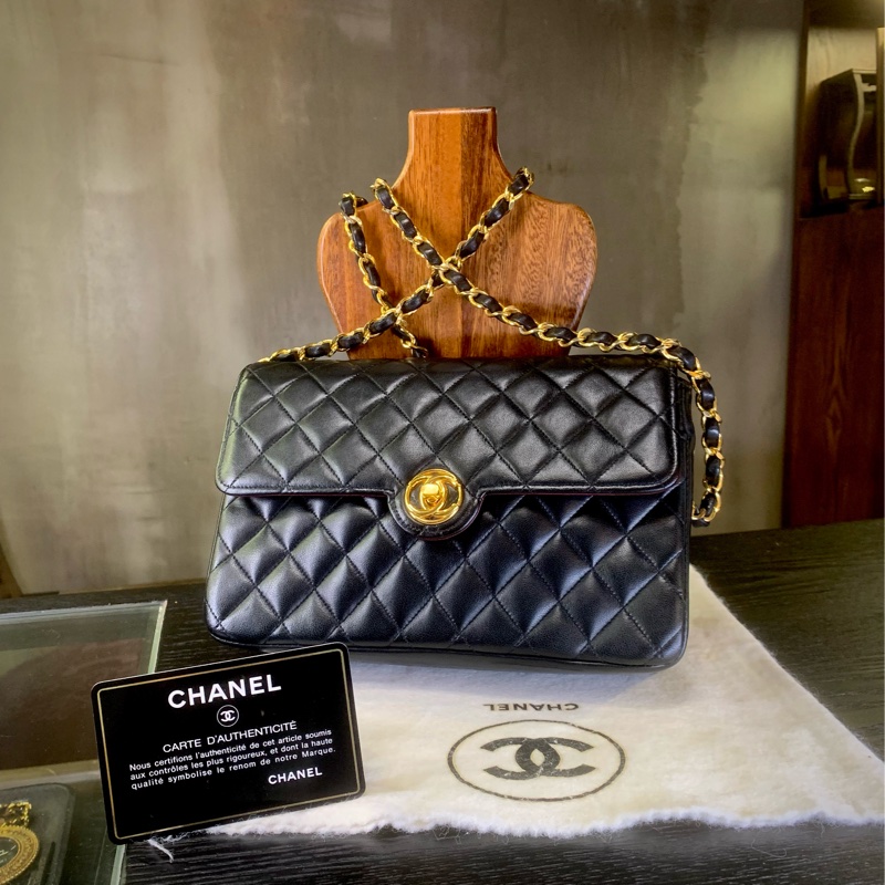 Chanel Vintage 21cm Flap Bag In Black Lambskin Diamond Quilted With 24k CC   中古黑色羊皮經典CC標誌單肩包-0