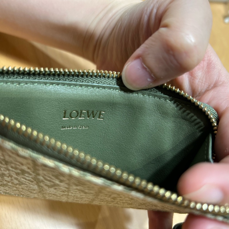 LOEWE 經典緹花 ANAGRAM 零錢拉鏈卡包 原價12000 酪梨綠-9