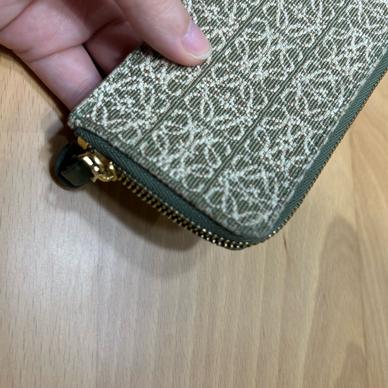 LOEWE 經典緹花 ANAGRAM 零錢拉鏈卡包 原價12000 酪梨綠-13