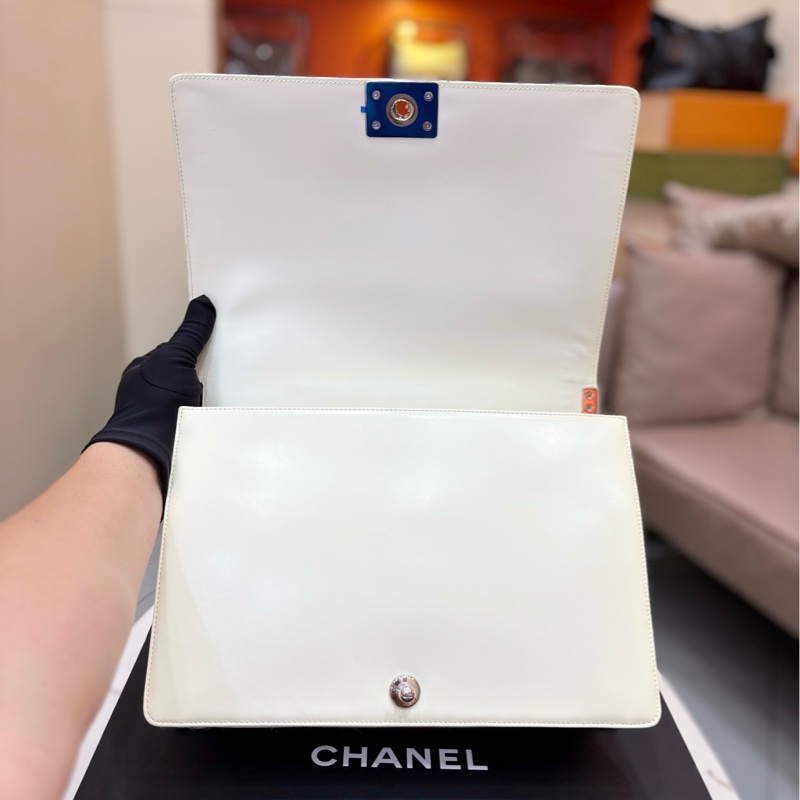 Chanel香奈兒 Leboy白色銀扣 光面漆皮牛皮 鏈條包單肩包 大號 97新原始成色-5
