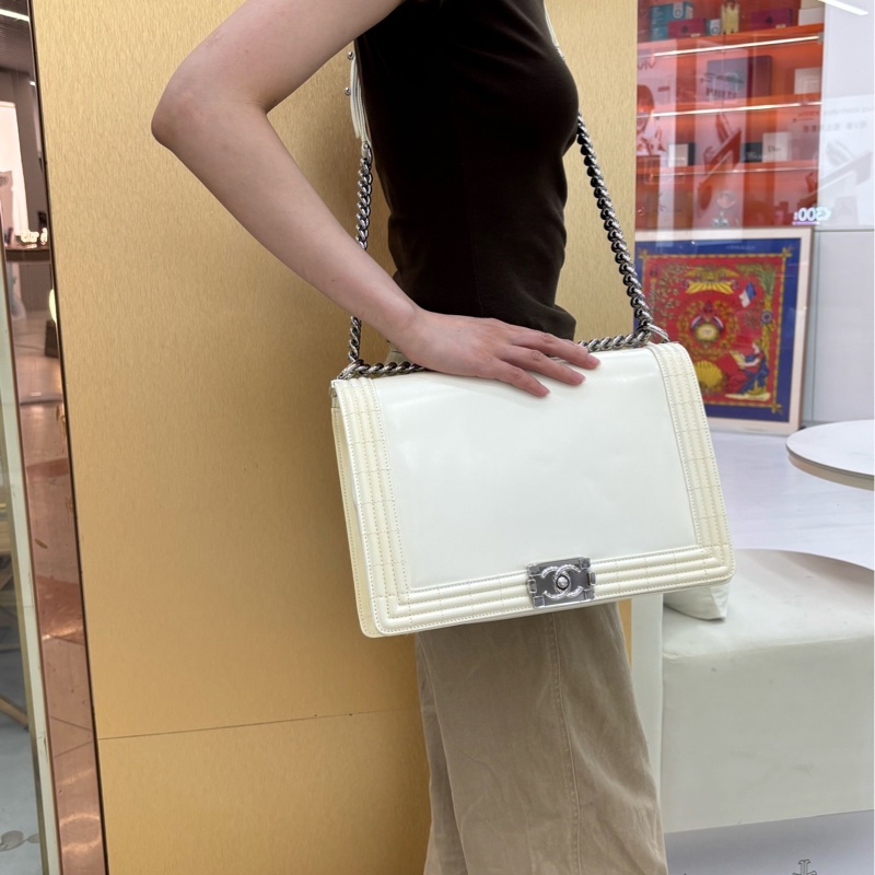 Chanel香奈兒 Leboy白色銀扣 光面漆皮牛皮 鏈條包單肩包 大號 97新原始成色-6