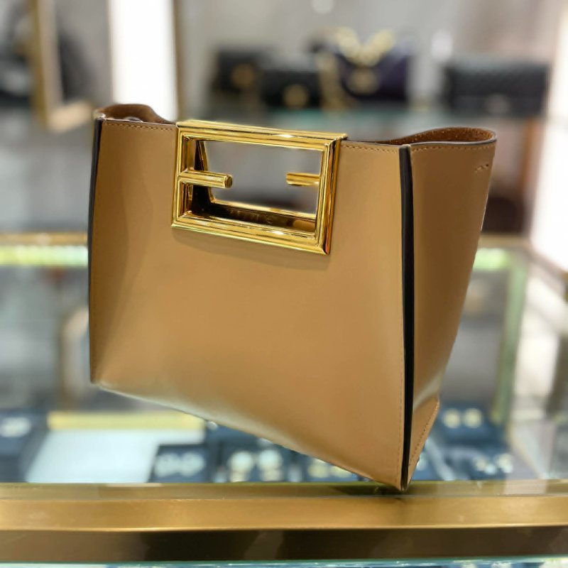 FENDI 素面牛皮簍空雙F兩用包 奶茶色-2