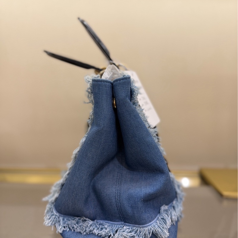 Dior牛仔拼徽章戴妃包 淺藍色托特包腋下包-4