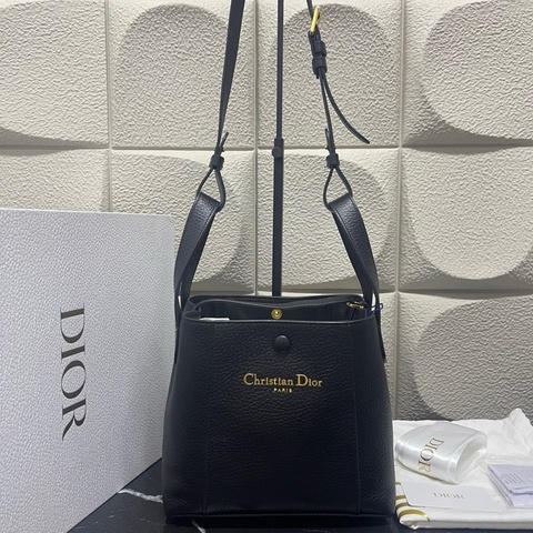 迪奧Dior 水桶包小號 未使用Signature 21 x 19 x 11