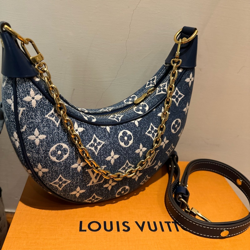 LV絕版品!牛仔月亮包-1