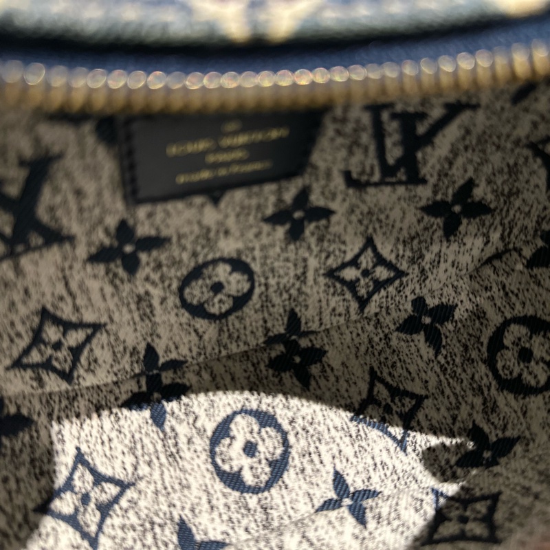 LV絕版品!牛仔月亮包-9