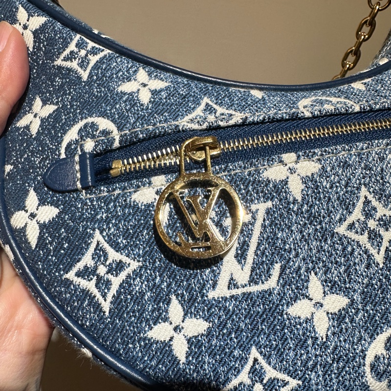 LV絕版品!牛仔月亮包-12
