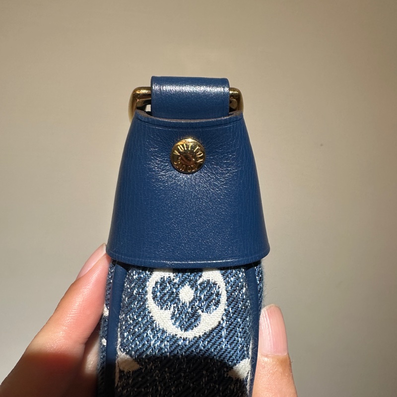 LV絕版品!牛仔月亮包-15