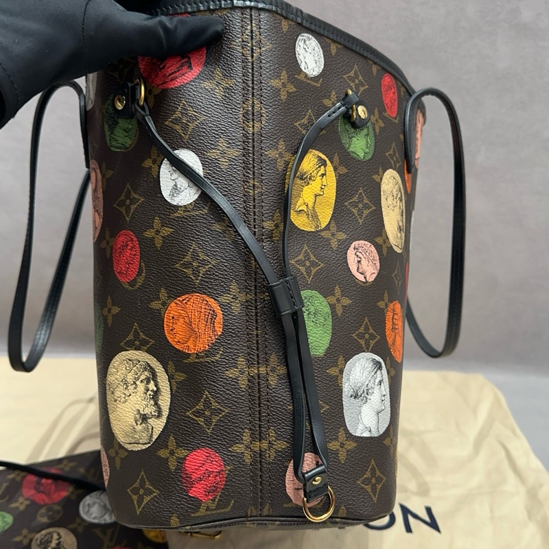 LV Fornasetti聯名neverfull子母包托特包中號 芯片款，顏色亮眼獨特不容易撞款，容量大適合通勤旅行，尺寸31*28cm-5