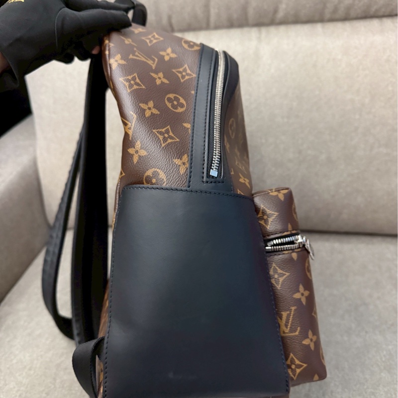 LV老花拼色拉鏈後背包-1