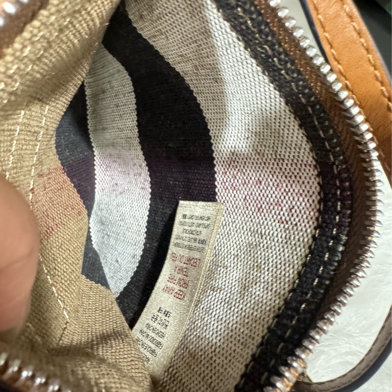 Burberry 經典小水桶包-10