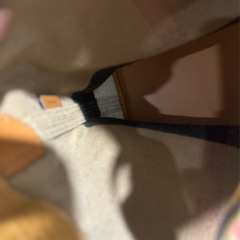 Burberry 經典小水桶包-12