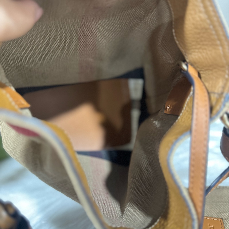 Burberry 經典小水桶包-13