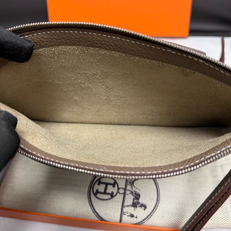 99.9新HERMES愛馬仕 Cabavertige 24 Togo小牛皮 手拿包 18 Etoupe 大象灰 B刻 尺寸：長24.5cm 寬0.7cm 高15.5cm。-7