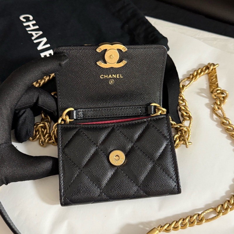 閒置未使用 99.9新 Chanel香奈兒黑金魚子醬牛皮零錢包斜挎包卡包31開有卡有塵袋  尺寸：12×2.5×8.5-7