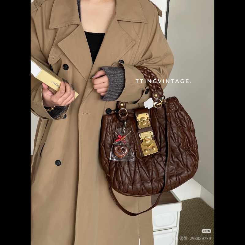 【Miu Miu 】造型皮革三用包-2