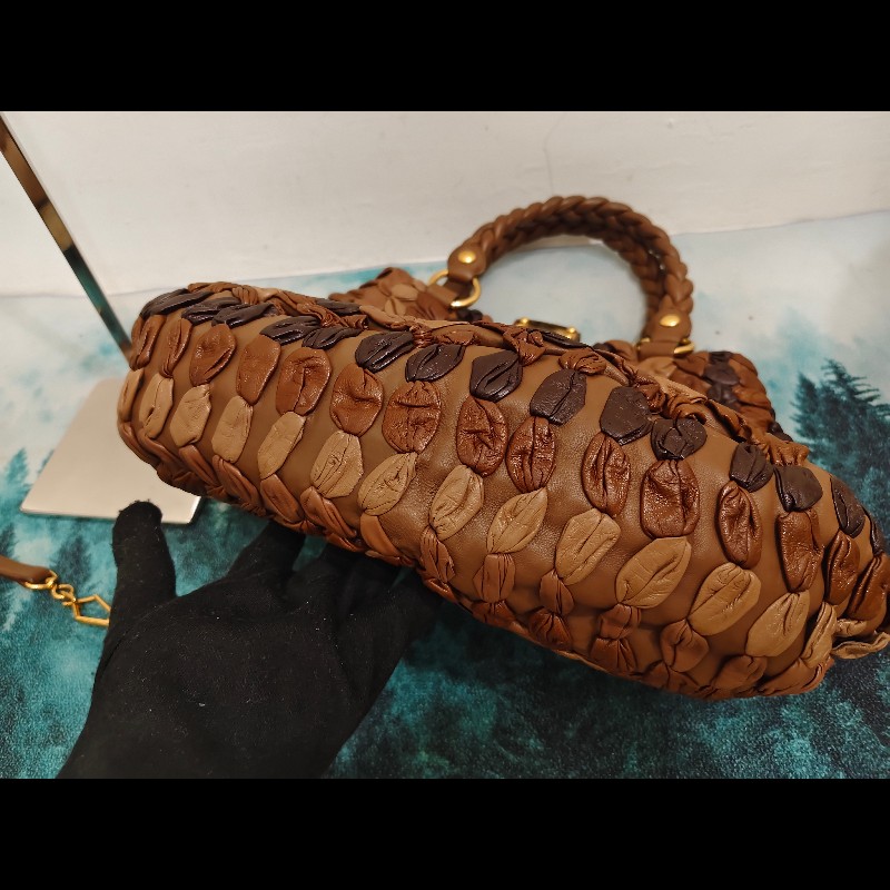 【Miu Miu 】造型皮革三用包-7
