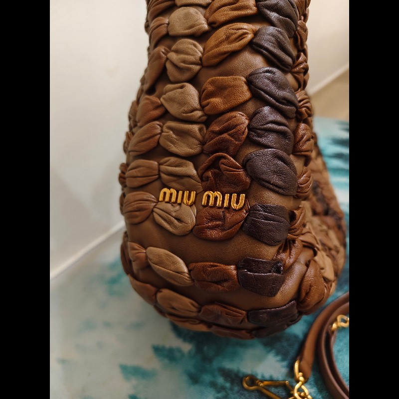【Miu Miu 】造型皮革三用包-10