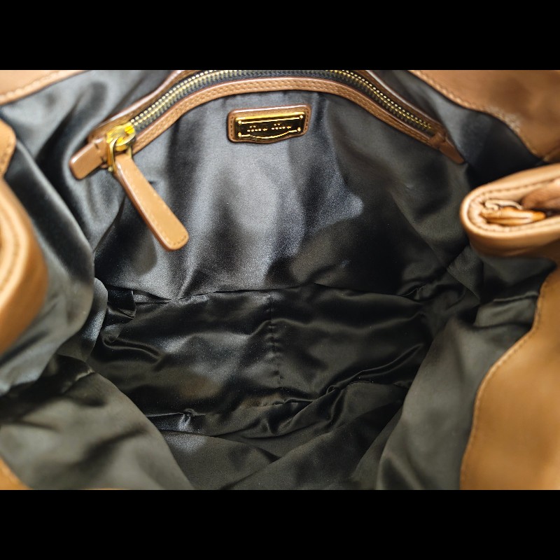 【Miu Miu 】造型皮革三用包-11