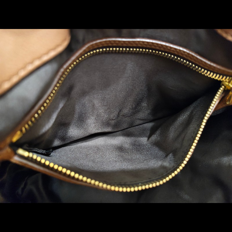 【Miu Miu 】造型皮革三用包-12