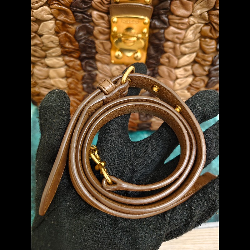 【Miu Miu 】造型皮革三用包-26