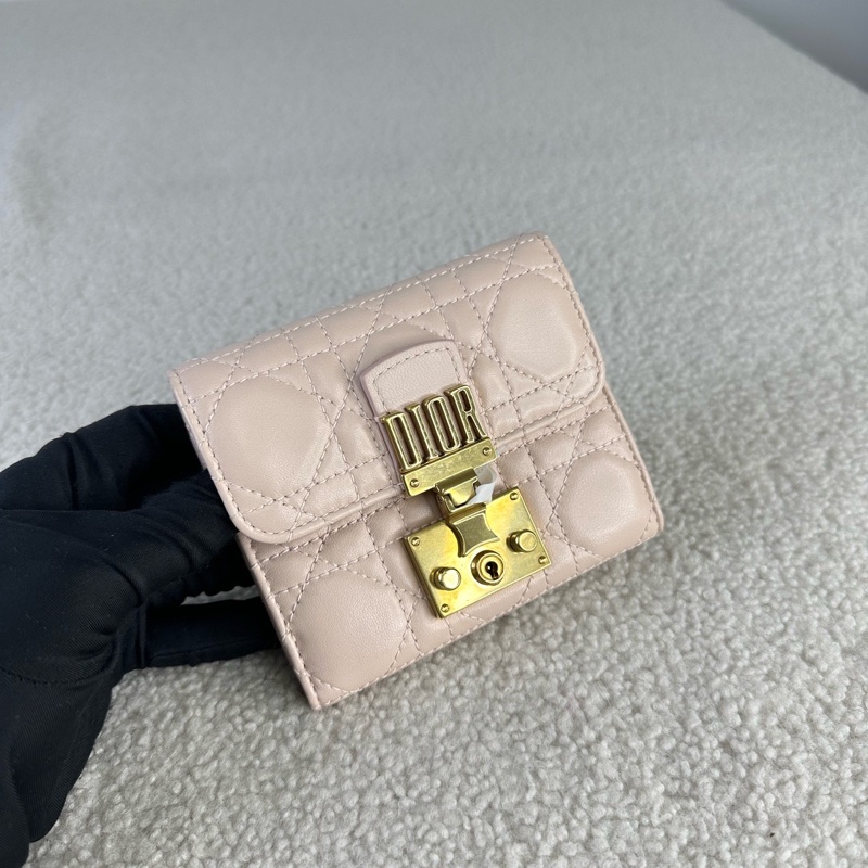 DIOR迪奧 dioraddict櫻花粉色藤格紋錢包 錢夾 羊皮 做舊金扣 尺寸11.5*10 送一根鏈條可改造成鏈條包-1