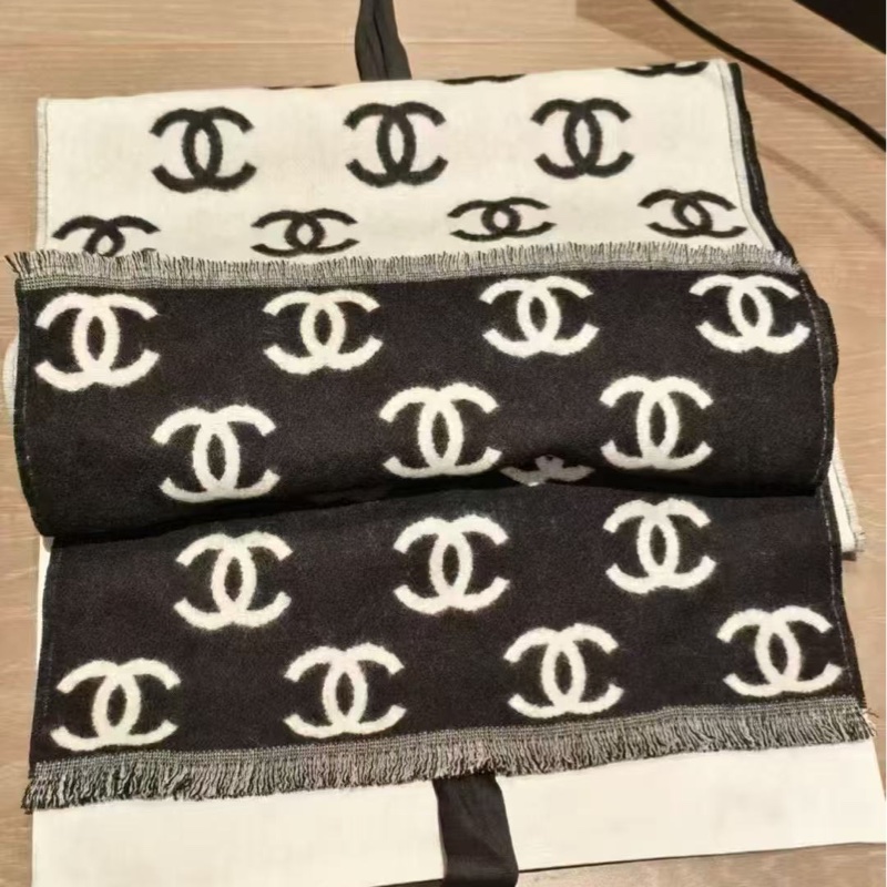 Chanel香奈兒經典黑白雙面logo圍巾-4